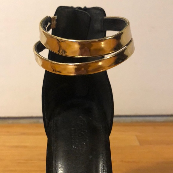 Charlotte Russe Black and Gold Velvet Heels - Picture 2 of 8